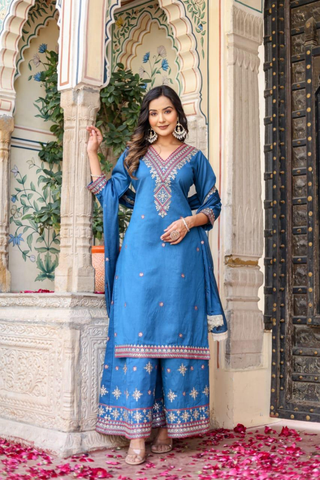 Women's trendy party wear salwar set.