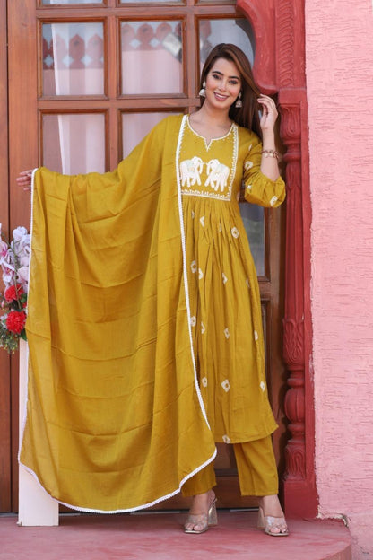 Women's wear cotton saiwar set.