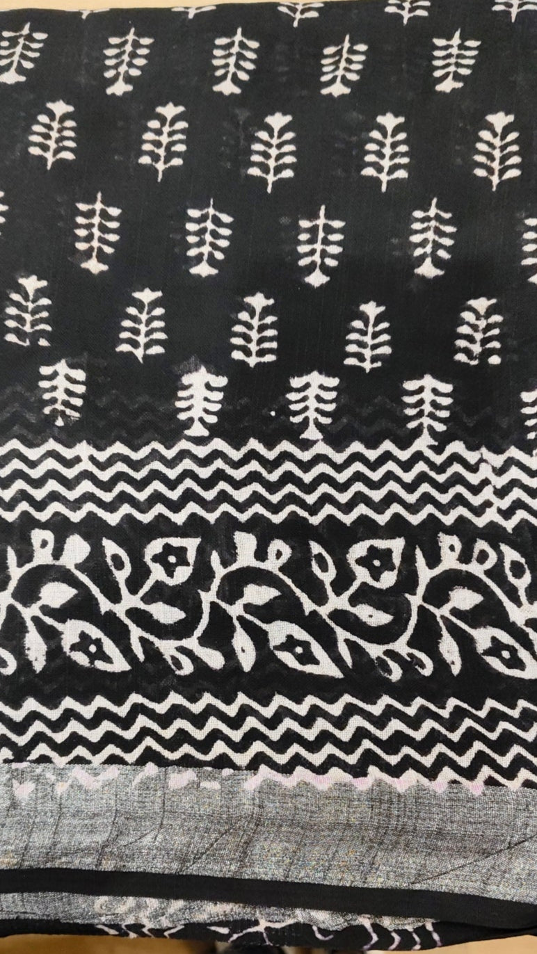 Women's wear linen cotton saree with blouse.