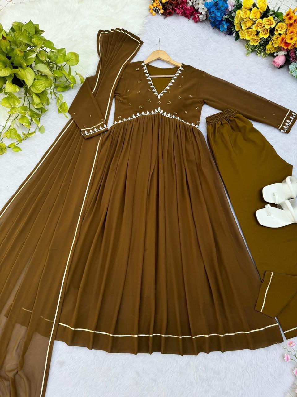 Womens Salwar Kammez With Bottom and Dhupatta.