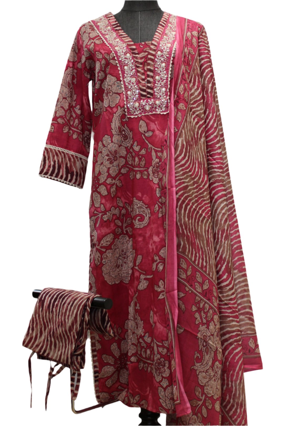 Kurti set  patterns throughout made with Cotton