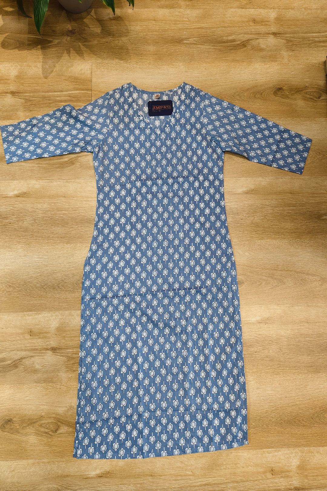 Women's daily wear kurti with cotton material.