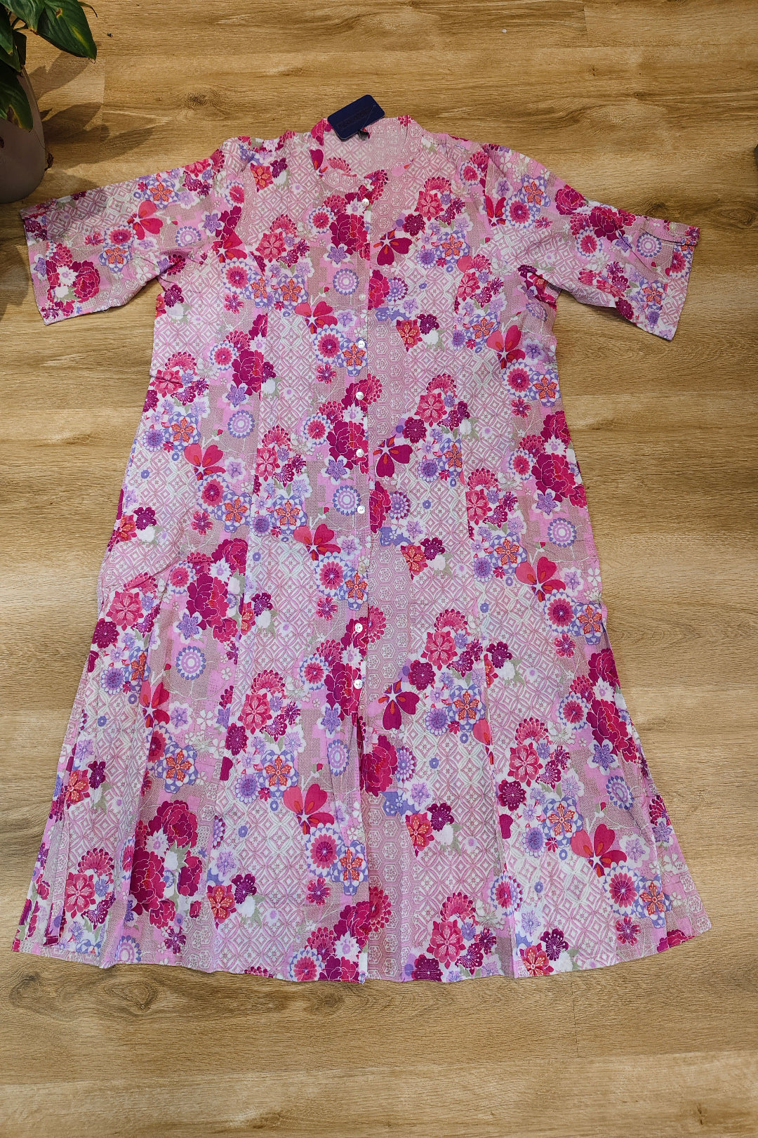 Women's daily wear cotton kurti with round neck pattern.