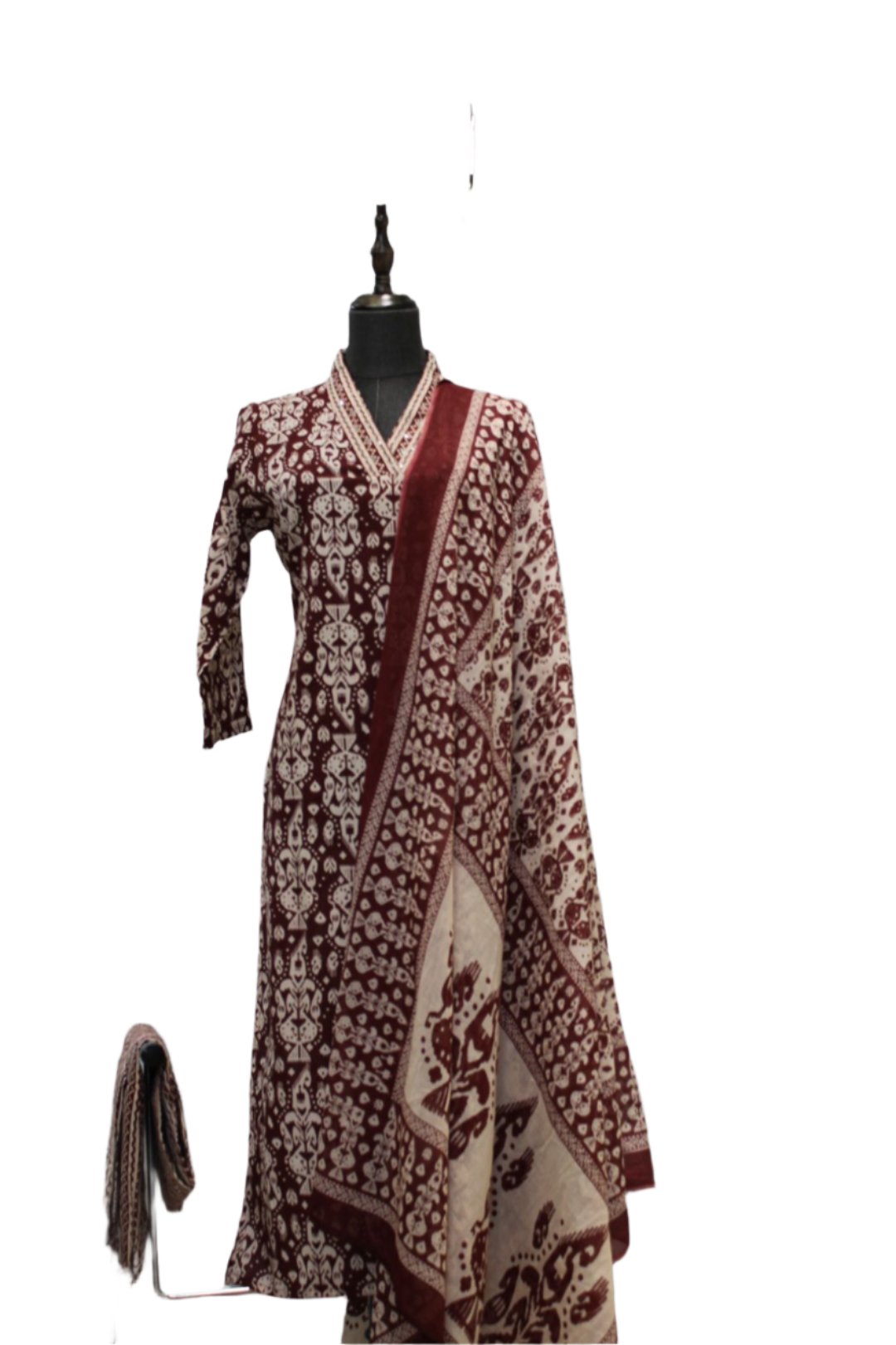 Cotton salwar kameez with dupatta containing patterns. The kurti has a straight cut design adorned with large flowers and round neckline.