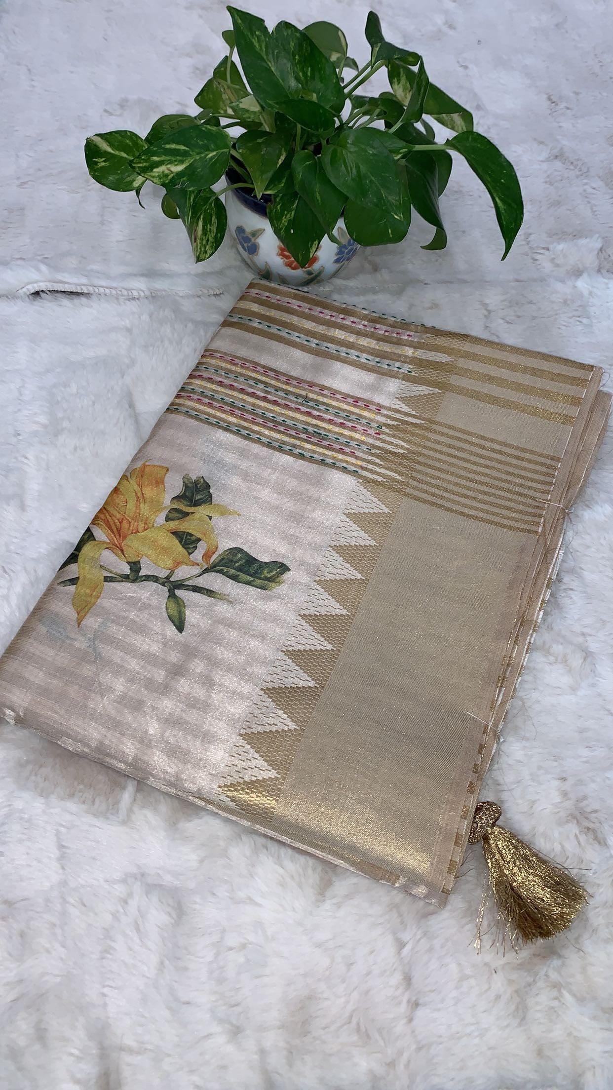 Onam Traditional Saree with Floral Design with Bouse.